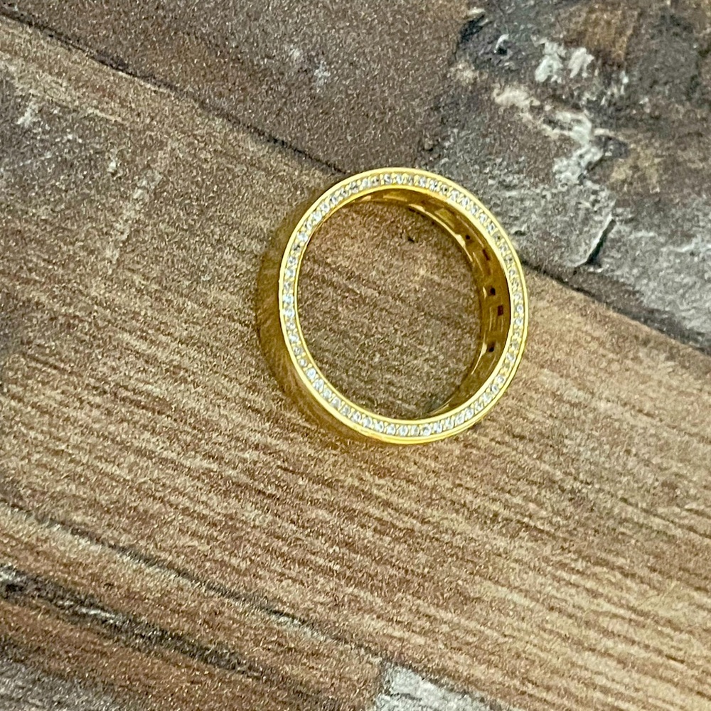 Gold diamond ring